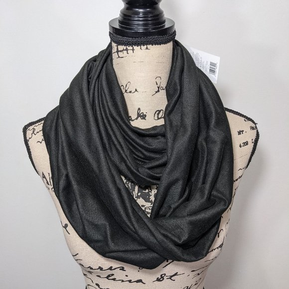 NEW Beyond Yoga Hidden Pocket Infinity Scarf Black Lightweight - Picture 2 of 8